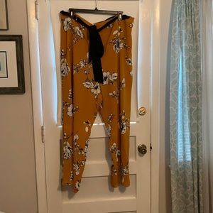 CITY CHIC-BRAND NEW wide leg floral pant w bow tie
